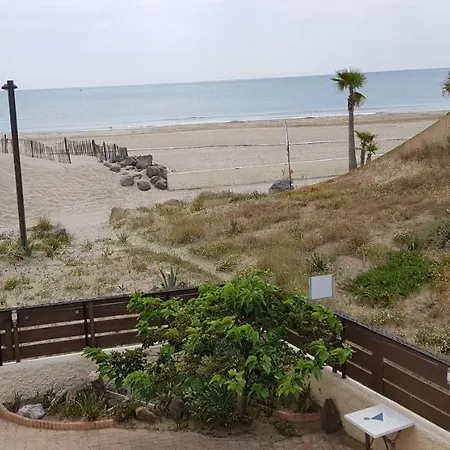 Les Pieds Dans Le Sable *