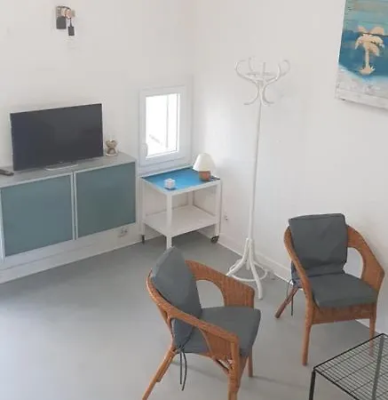 Les Pieds Dans Le Sable Agde